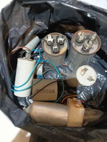 Vende-se vários capacitores