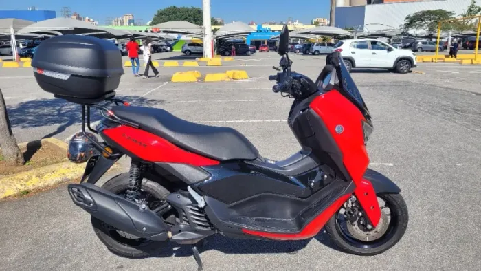 Moto Sem detalhes com Baú incluso