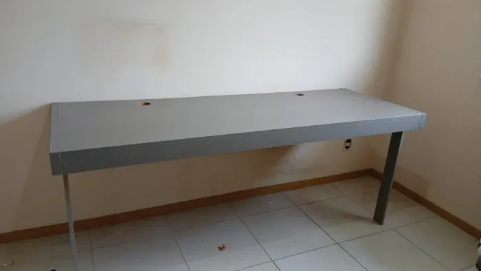 Mesa de escritório para doação