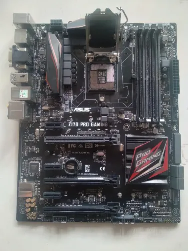 Placa-mãe ASUS Z170 PRO GAMING (com defeito. P/conserto ou retirar componentes)