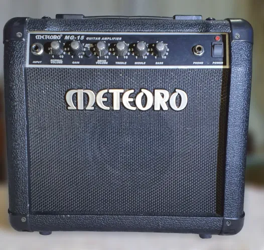 Vendo caixa amplificadora Meteoro MG-15