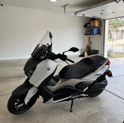 Vendo ou troco por moto de menor valor, mas com baixa Km também.