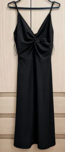 VESTIDO PRETO MÉDIO ELEGANTE 