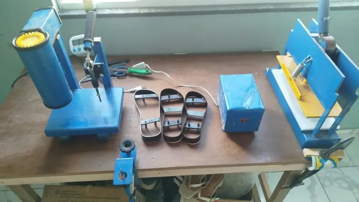 Máquina de fazer chinelo