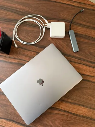 MacBook Pro 16 2019 Core i9 Placa de video dedicada Radeon 5300m Maquina forte 