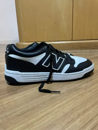 Tênis new balance preto e branco