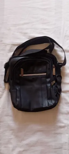 Bolsa transversal preta com alça