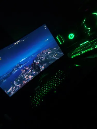 monitor 4k 180hz 33 polegadas