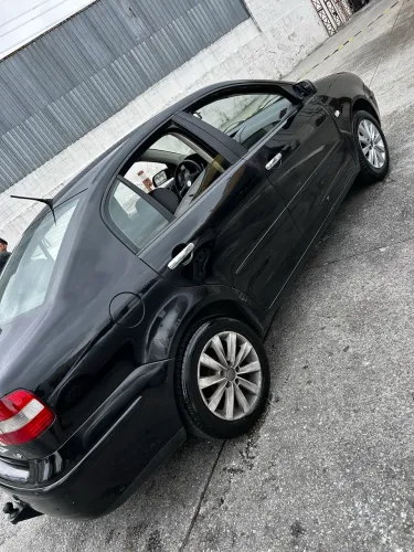 Volkswagen Polo Sedan 1.6 MI 101cv 8V 4P 2004
