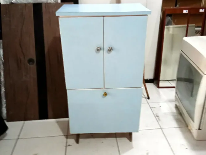 Armário com 3 Portas e 1 Gaveta em MDF