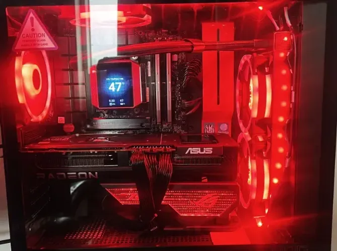 PC Gamer Ryzen 7 9800X3D + RX 9070XT + Monitor Alienware 320Hz