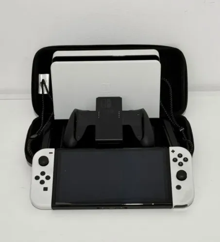 Nintendo Switch OLED + Case + JOGO Pokemon Legends Arceus