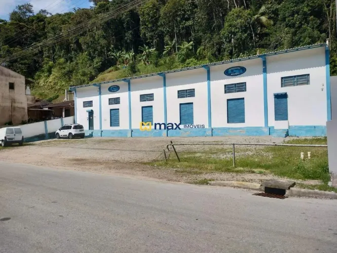 Galpão com 450m² no bairro Nova Brasília, Brusque