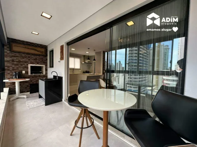 Aluguel Anual: Apartamento mobiliado com 3 suítes e 3 vagas de garagem na Barra Sul em Bal