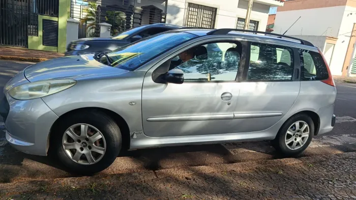 Peugeot 207 SW XR 1.4 Flex 8V 5P 2011