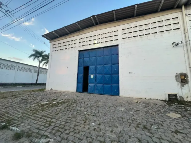 GALPÃO PARA LOCAÇÃO EMAÚS
