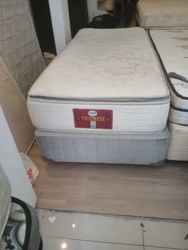Cama box e colchão de solteiro ( $$ 380 ) *