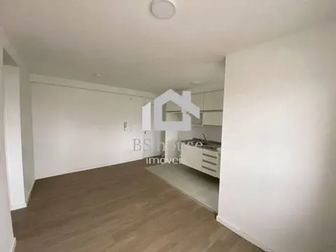 Apartamento com 47m², 2 dormitórios, 1 banheiro - Bairro Centro