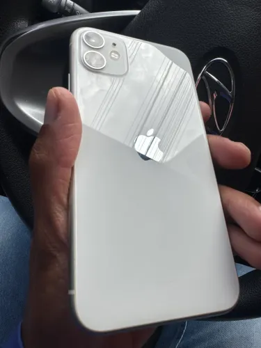 IPhone 11 branco 128gb sem detalhes (único dono)