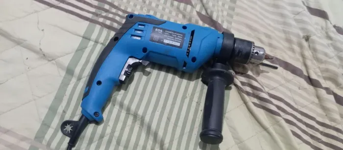 Furadeira EOS pro Max profissional 750w