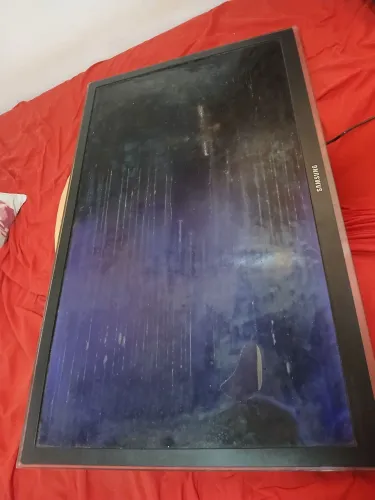 TV LED 46" Samsung UN46C6900 (Sem Imagem na Tela - Tela Enrugada) Para Conserto/Peças