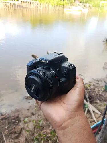 Canon SL2 (200D)