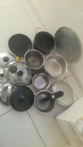 Várias panelas  e outros por 100 reais 