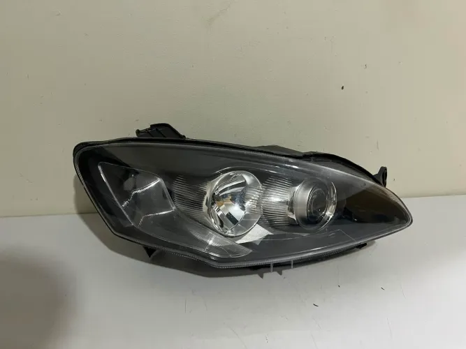 Farol direito Idea 2011/2012/2013/2014/2015/2016/2017