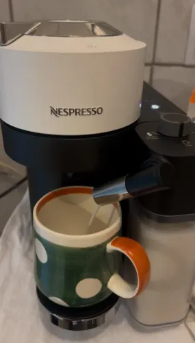 Máquina café - Nespresso Vertuo Lattissima