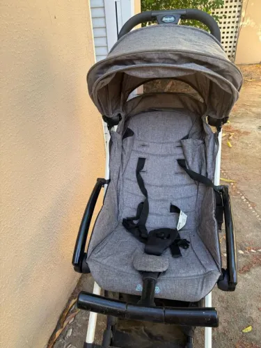 Vendo carrinho de bebê