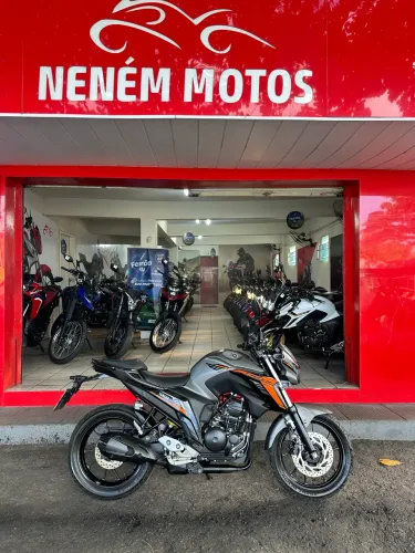 FZ25 2025 - 8.000km - 25.500,00$