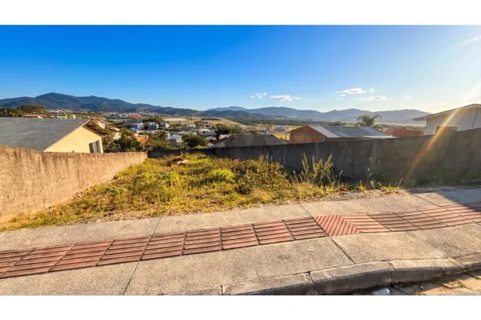 Terreno Exclusivo na Areia do Meio 360 m² com Excelente Viabilidade!