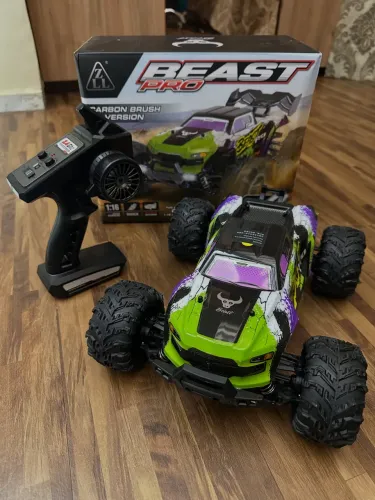 Carrinho de Controle Remoto Off-Road RC ? Velocidade até 50 km/h, Motor 390 Tração 4x4.