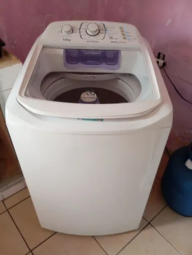 Máquina de lavar roupa Eletrolux 12 kilos