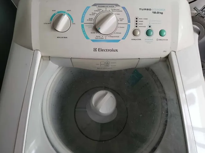 Lavadora 12kg (com vazamento)