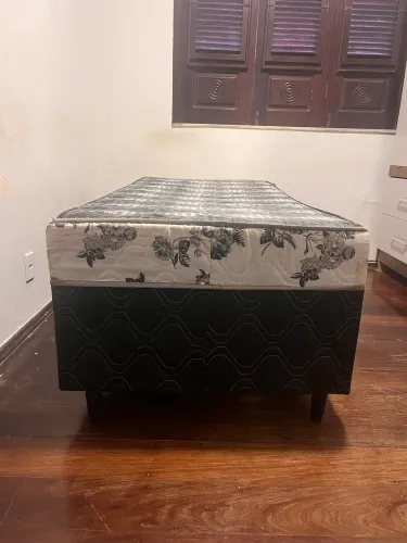     Cama Box de Solteiro Muito Conservada - Excelente Estado