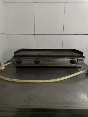 *Chapa,forno de pizza.