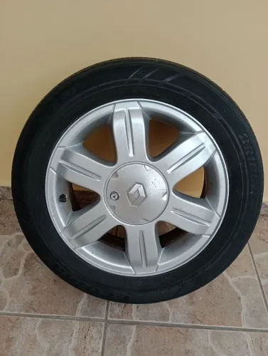 (01) Uma roda liga leve aro 15 original com pneu para estepe ou complementação do jogo