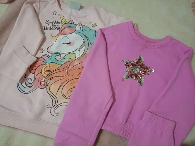 São duas blusas de frio tamanho 10 anos