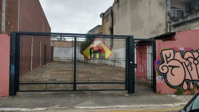 Vendo ou Alugo Terreno no Centro de Taubaté. Excelente para Comércio.