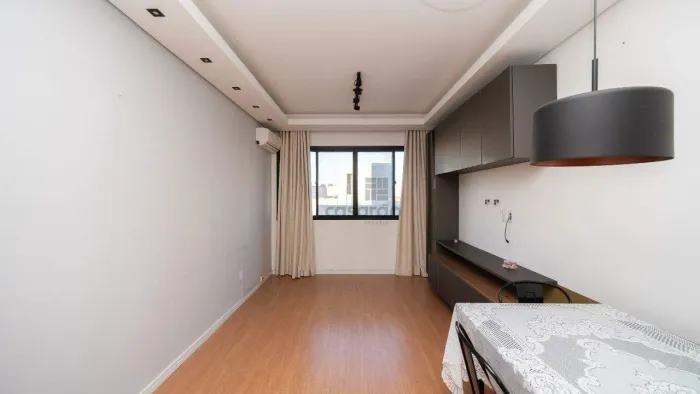 Apartamento mobiliado 1 dormitório no Centro de Pelotas (Fundo) com 1 vaga