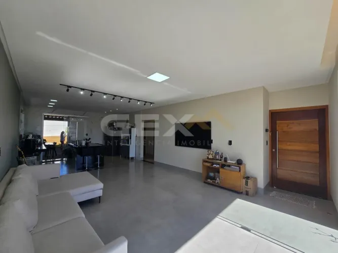 Casa à venda no bairro Jardinópolis, 3 quartos, 1 suíte com closet e 3 vagas.