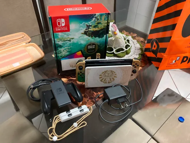 Nintendo Switch OLED Edição Limitada Zelda Tears of the Kingdom - Jogo não incluso