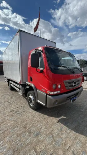 Accelo 815 baú seco 5,50M