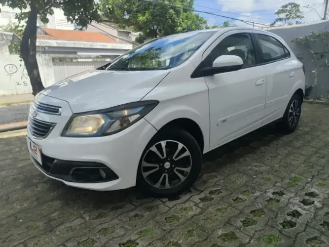 Chevrolet Onix Hatch LTZ 1.4 8V Flex Power Mec. 4P 2015