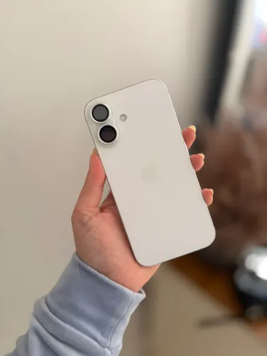 iPhone 16