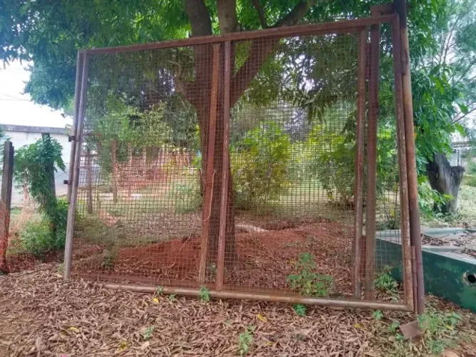 Portão metálico de 2 folhas