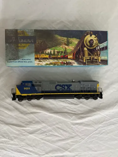 Locomotiva Athern AC4400-9CW escala HO.