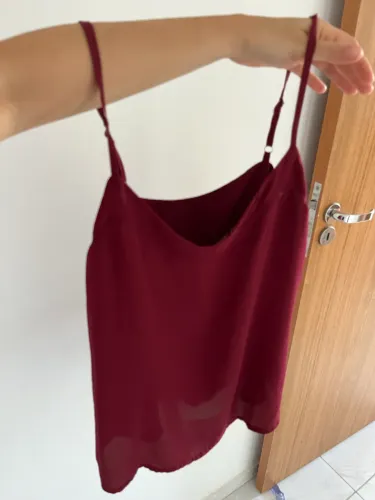 Blusa alças tecido vinho
