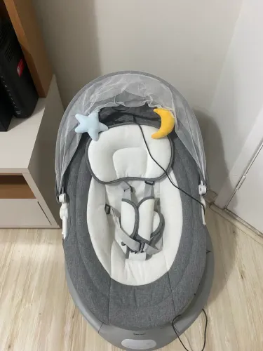 Cadeira de Descanso e Balanço Baby Style com música e controle